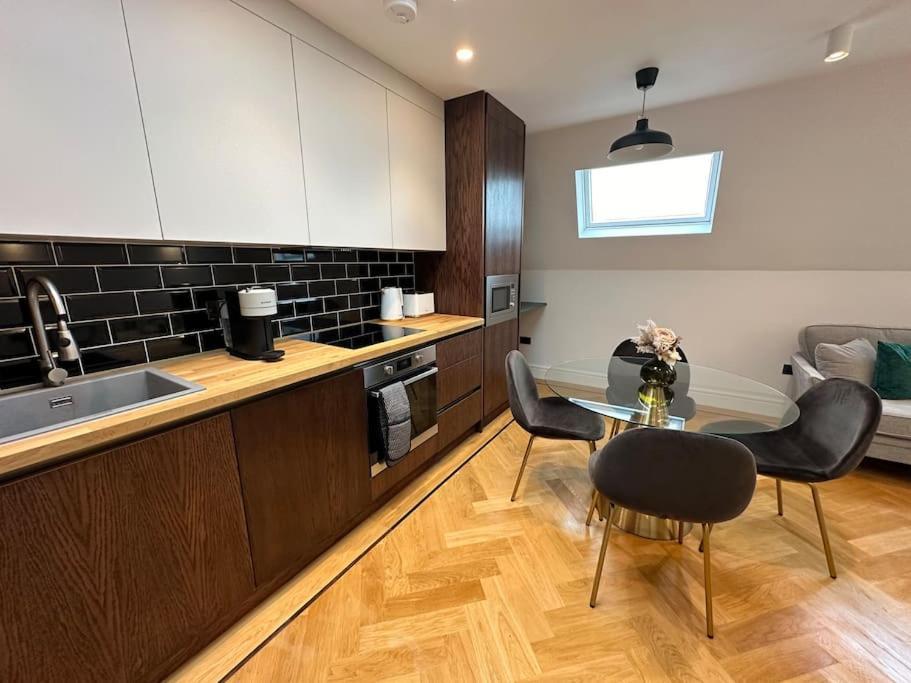 Flat 3 7a Lavender Hill Apartment *